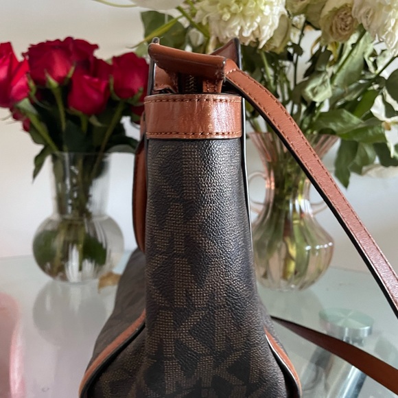 MICHAEL KORS SATCHEL - Picture 6 of 8